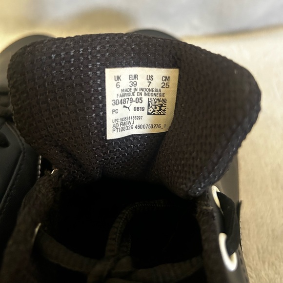 Puma BMW Motorsport low cut tennis shoe size 6. - Picture 9 of 10